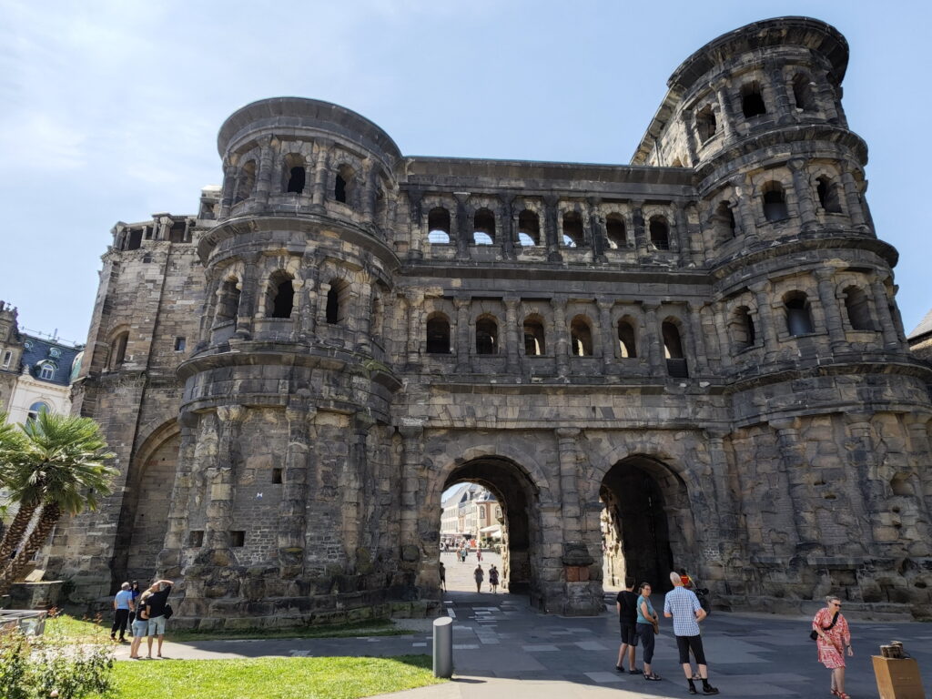 Bekannte Reiseziele Deutschland - die Porta Nigra in Trier